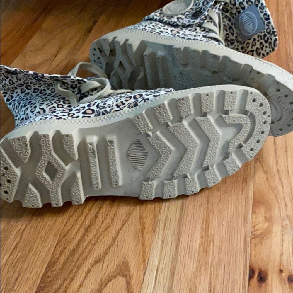 Sneakers - Picture 4 of 4